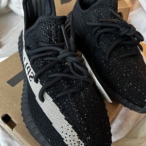 ADIDAS Yeezy Boost 350 V2 "Oreo"